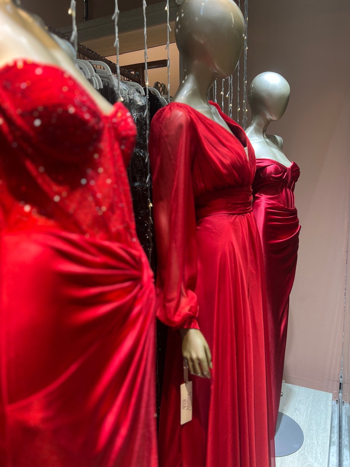 Colección de vestidos en tienda